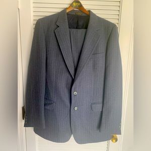 Alan Michael men’s 2 piece gray pinstriped wool suit 38L 36x31